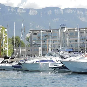 & Marina D'adelphia Frankreich